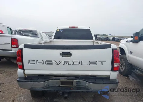 2002 Chevrolet Silverado 2500Hd z USA, uszkodzony, nr VIN 1GCHC23UX2F121008